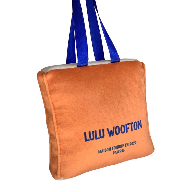 Lulu Woofton shopper