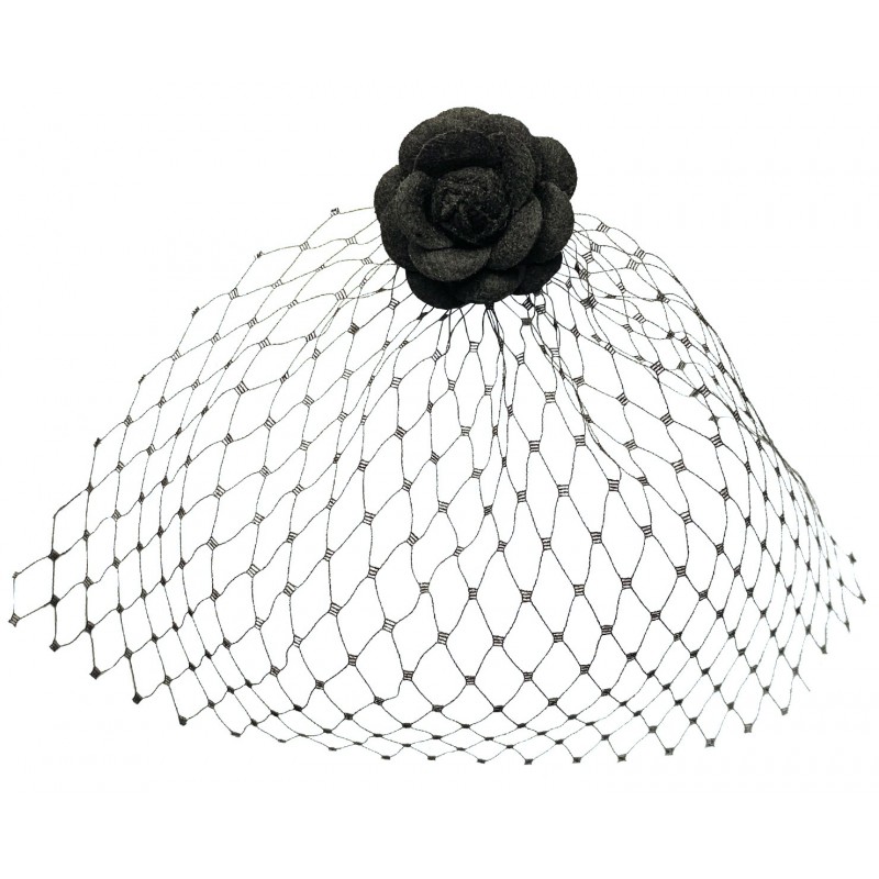 Ines de la Pooch hair clip with veil